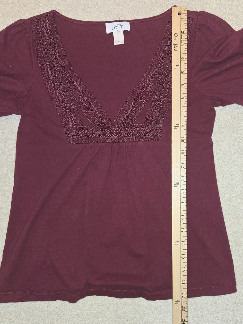 LOFT Wine Embroidered V-Neck Puff Sleeve Top Womens Size XS - Picture 4 of 10